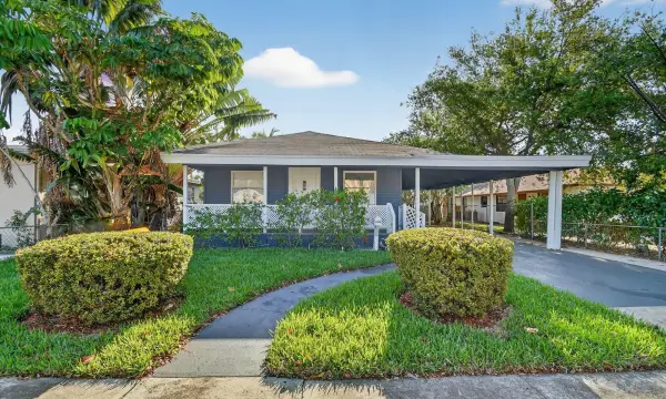 1006 S M Street, Lake Worth Beach, FL 33460