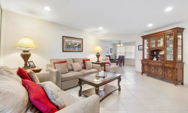 4270 NW 40th Street 205, Lauderdale Lakes, FL 33319