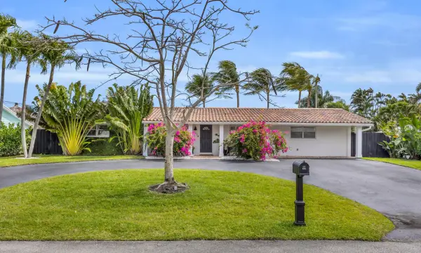 366 Elm Avenue, Tequesta, FL 33469