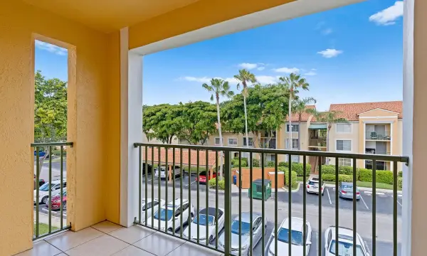 135 Yacht Club Way 305, Hypoluxo, FL 33462