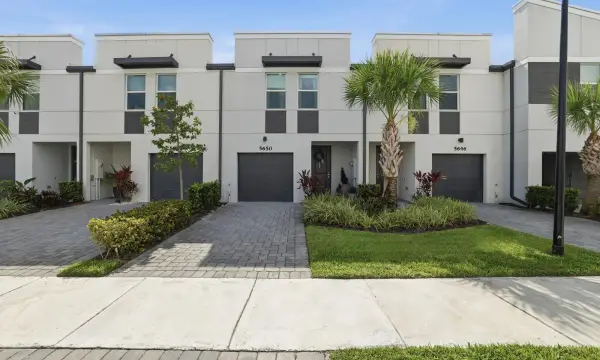 5650 Enclave Drive, Mangonia Park, FL 33407