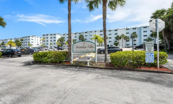 108 Paradise Harbour Boulevard 107, North Palm Beach, FL 33408
