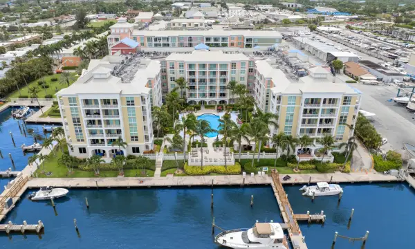 806 E Windward Way 213, Lantana, FL 33462
