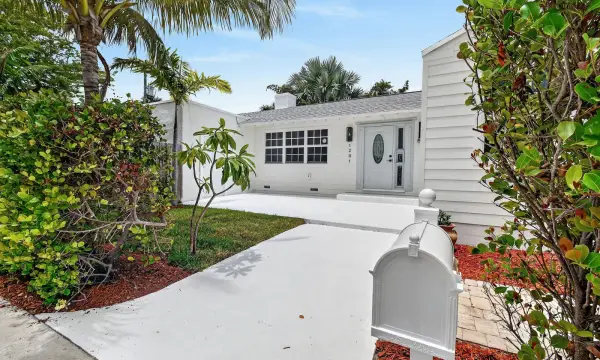 1201 N Ocean Breeze, Lake Worth Beach, FL 33460