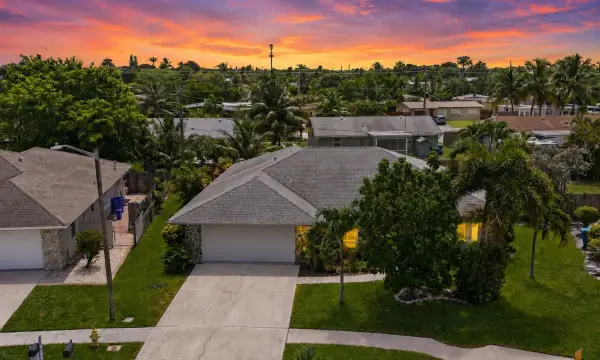 1081 Palama Way, Lantana, FL 33462