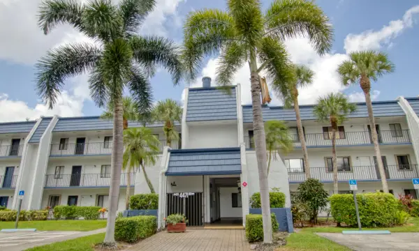 4471 Luxemburg Court 206, Lake Worth, FL 33467