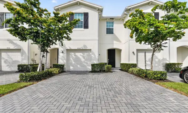 4168 Lagoon Shore Drive, Lake Worth, FL 33467