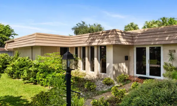 6207 Jacaranda Circle, Tamarac, FL 33319