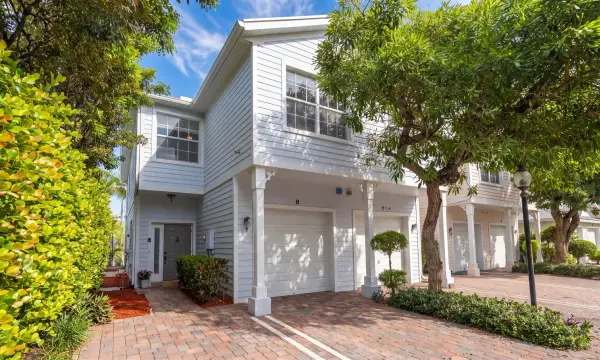 902 S Federal Highway 8, Lake Worth Beach, FL 33460
