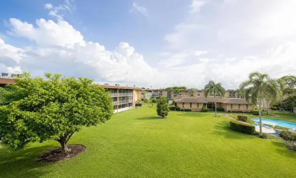555 Purdy Lane Unit 309, Palm Springs, FL 33461