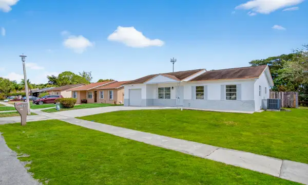 405 SW 78th Terrace, North Lauderdale, FL 33068