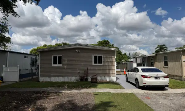 650 NW 214th Avenue, Pembroke Pines, FL 33029