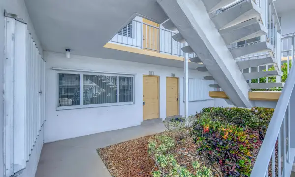 3240 Lake Osborne Drive 109, Lake Worth Beach, FL 33461