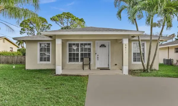 6811 2nd Street, Limestone Creek, FL 33458