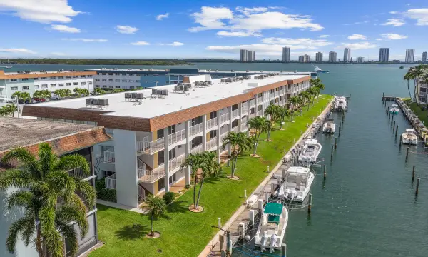 110 Shore Court 315, North Palm Beach, FL 33408