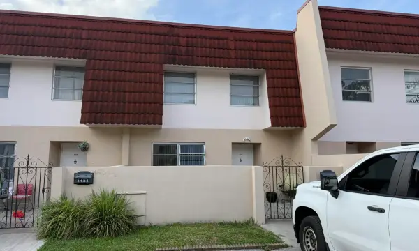 4136 Inverrary Drive 15c, Lauderhill, FL 33319