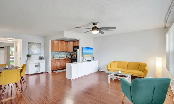 566 Fanshaw N, Boca Raton, FL 33434