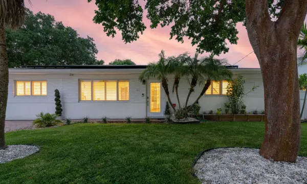 874 NW 2nd Avenue, Boca Raton, FL 33432
