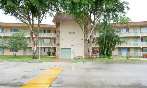 200 Village Green Circle E K 311, Palm Springs, FL 33461