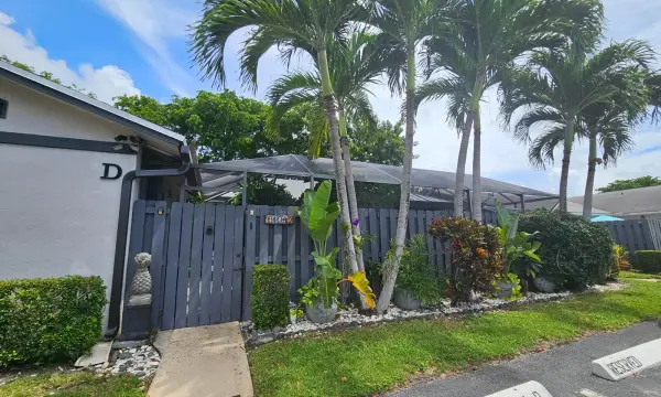 1104 Summit Trail Circle D, West Palm Beach, FL 33415
