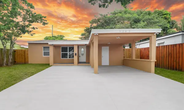 5249 NE 4th Terrace, Oakland Park, FL 33334