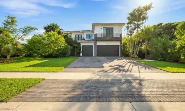 6924 N Stillwater Shores Drive, Davie, FL 33314