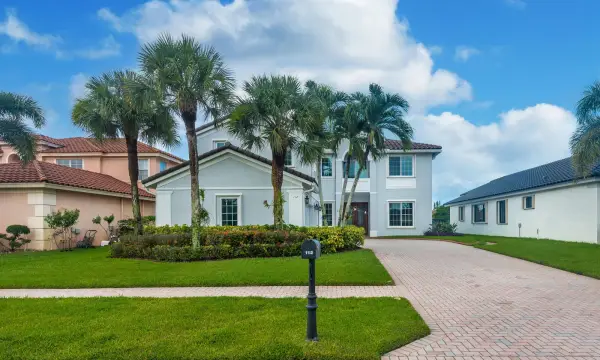 112 Isola Circle, Royal Palm Beach, FL 33411