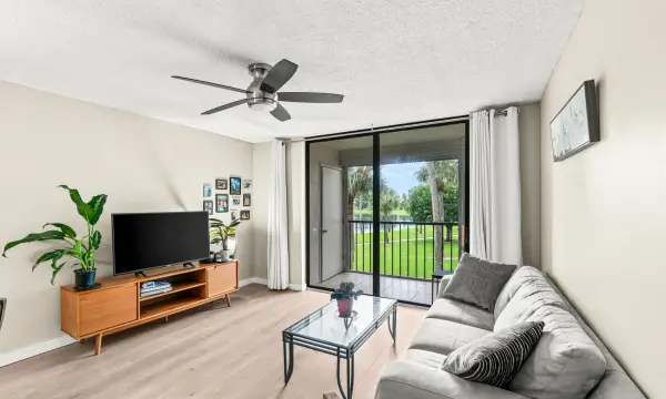 5370 Las Verdes Circle 209, Delray Beach, FL 33484