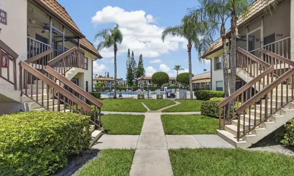 7262 Golf Colony Court 204, Lake Worth, FL 33467