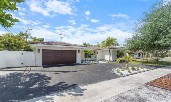 2280 NE 62nd Street, Fort Lauderdale, FL 33308