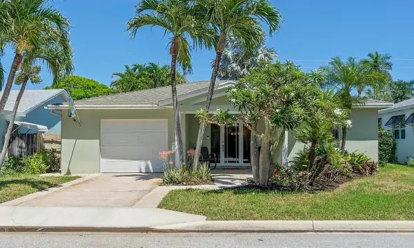1106 N Lakeside Drive, Lake Worth Beach, FL 33460