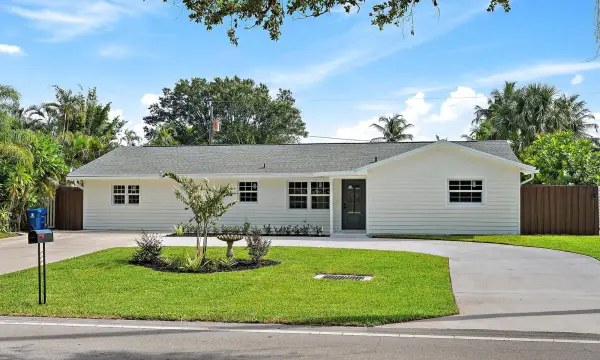 109 E Riverside Drive, Jupiter, FL 33469