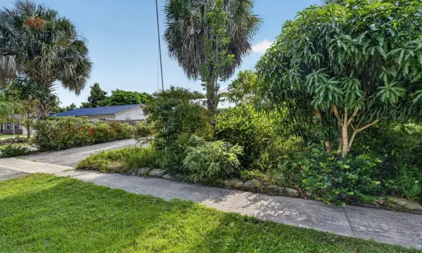 303 S Delaware Boulevard, Jupiter, FL 33458
