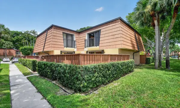 503 Buttonwood Lane, Boynton Beach, FL 33436