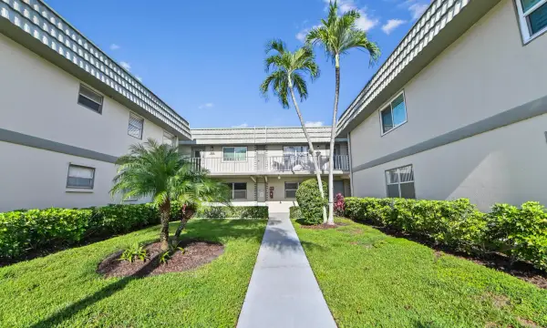 233 Monaco Boulevard E, Delray Beach, FL 33446