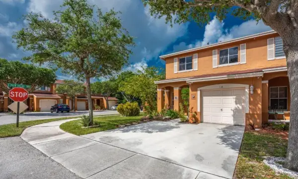 116 S Palm Villas Way, Palm Springs, FL 33461