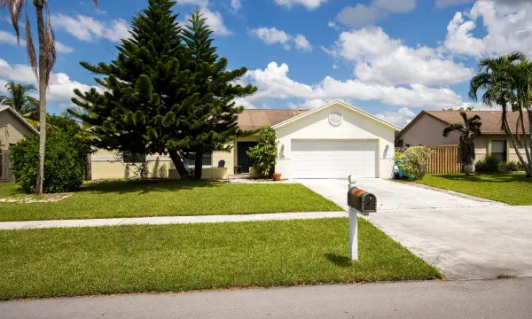 35 Cedar Circle, Boynton Beach, FL 33436