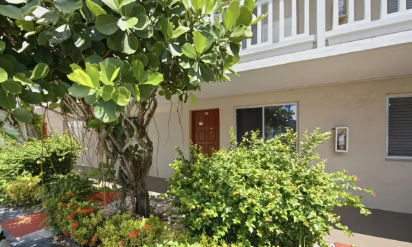 3601 Inverrary Drive 107, Lauderhill, FL 33319