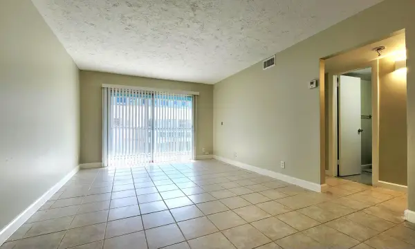 1501 Crescent Circle, Unit D36, Lake Park, FL, 33403