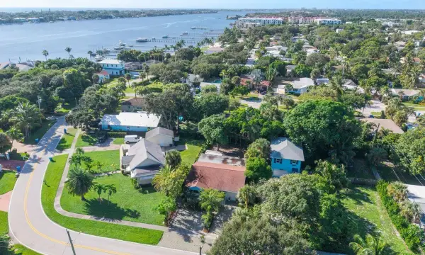 545 S Lake Drive, Lantana, FL 33462