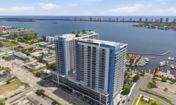 220 Lake Shore Drive, Unit 1407, Lake Park, FL, 33403