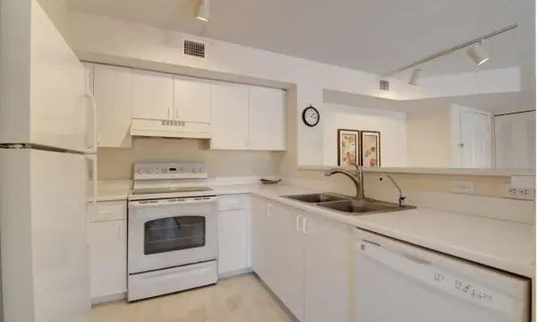 135 Yacht Club Way, Unit 207, Hypoluxo, FL, 33462