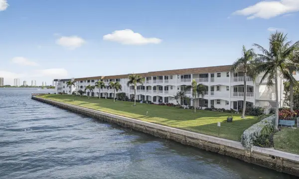 111 Shore Court 301, North Palm Beach, FL 33408