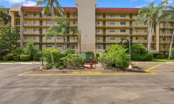 3810 Via Poinciana, Unit 202, Lake Worth, FL, 33467