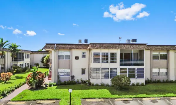504 Davis Road 97, Palm Springs, FL 33461