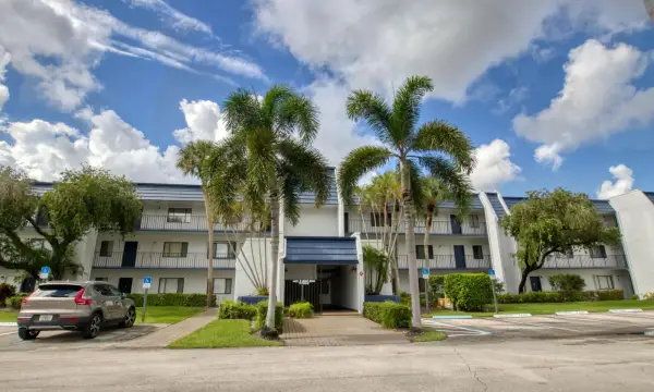 4489 Luxemburg Court, Unit 304, Lake Worth, FL, 33467