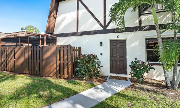 148 Weybridge Circle C, Royal Palm Beach, FL 33411