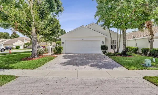 106 Hamilton Terrace, Royal Palm Beach, FL 33414