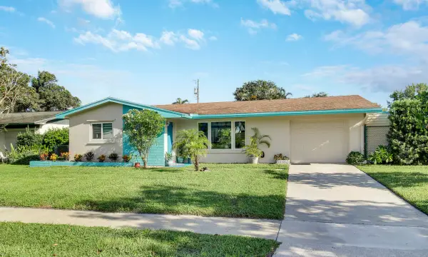 60 Camelia Circle, Tequesta, FL 33469
