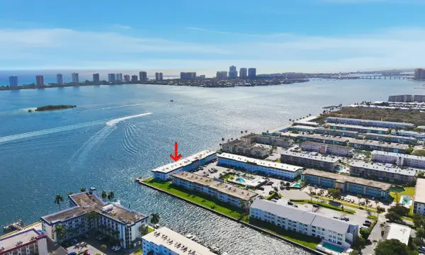 100 Shore Court 104, North Palm Beach, FL 33408